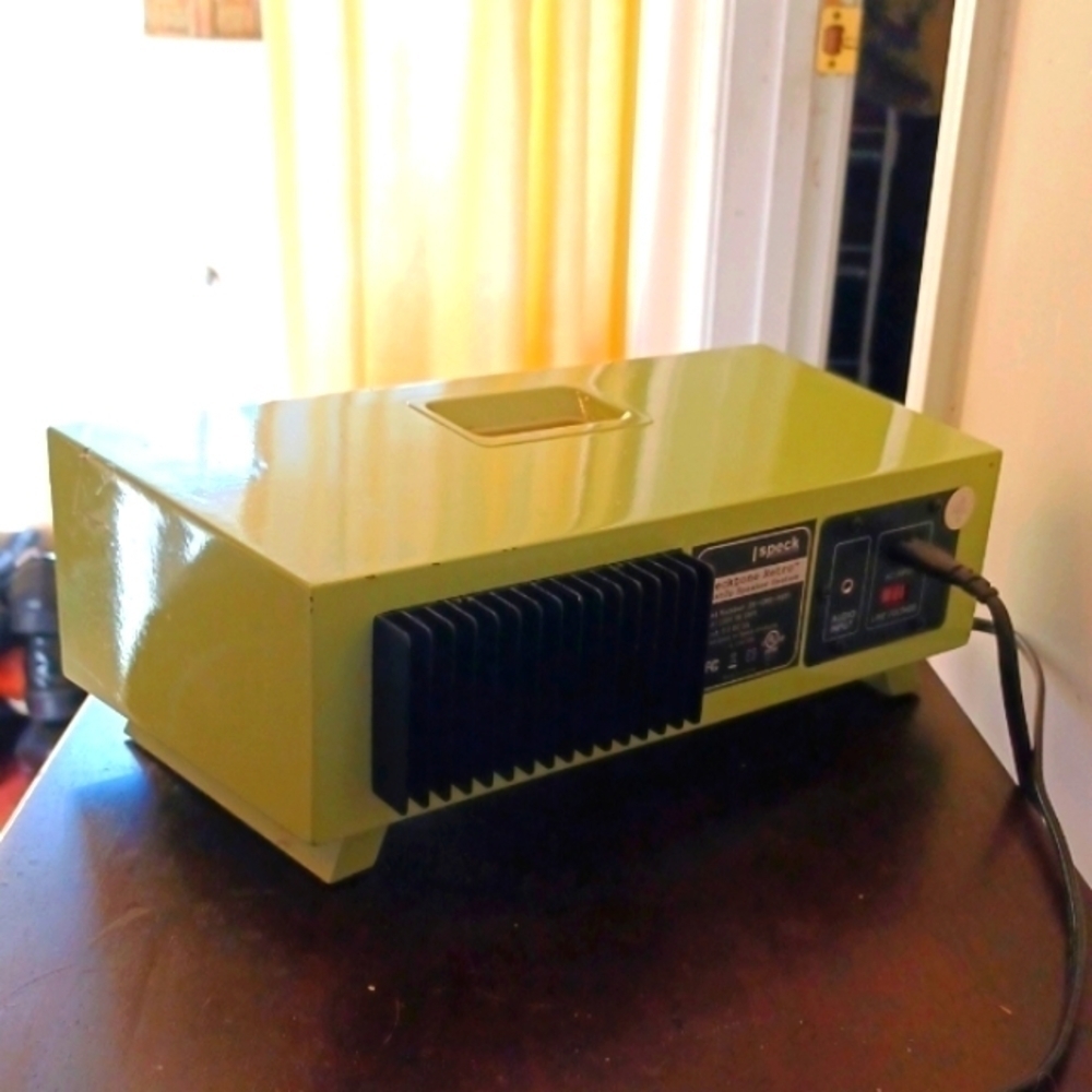 𝅺Specktone Retro iPod Docking Station - Picture 7 of 12